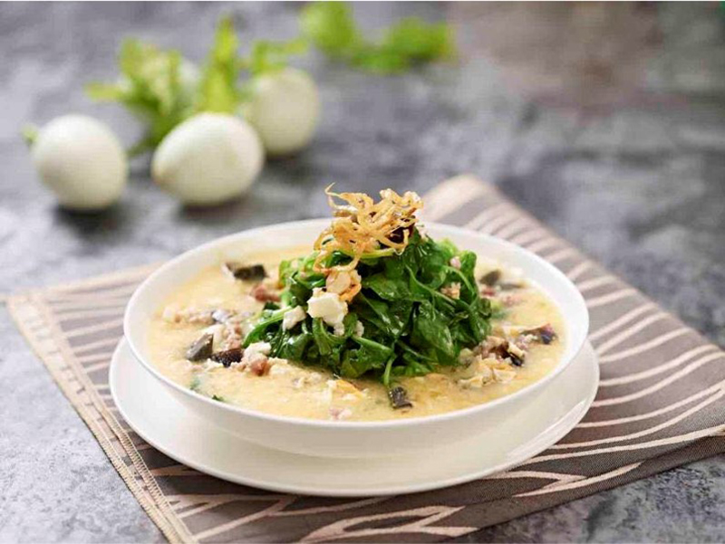 Famous-Kitchen-Product-Poached-Spinach-with-Trio-Eggs-in-Superior-Stock